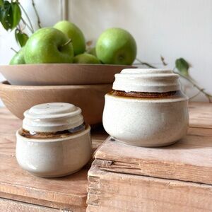 Vintage Stoneware Studio Pottery Neutral Speckled Chunky Salt & Pepper Shakers‎